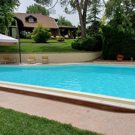 Tenuta Degli Angeli Rossi Asti Exteriör bild