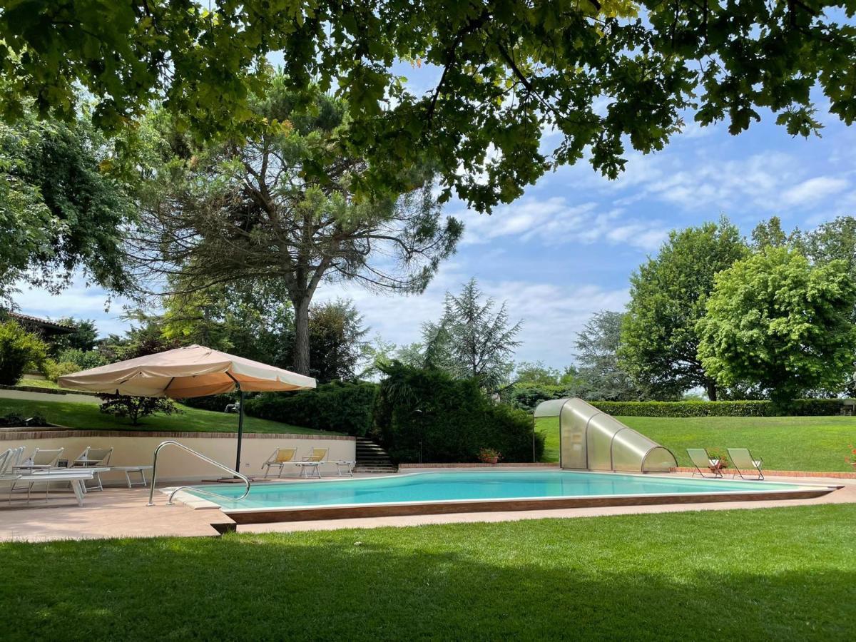 Tenuta Degli Angeli Rossi Asti Exteriör bild