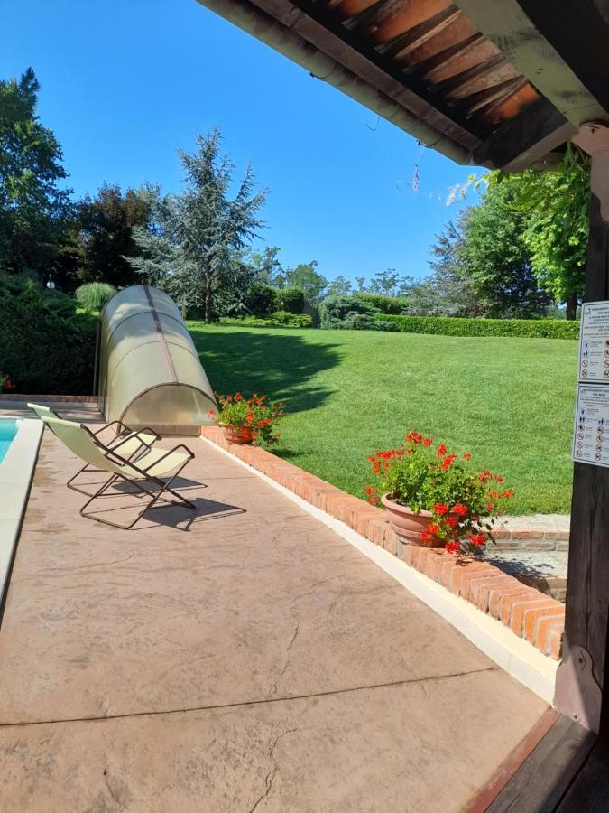 Tenuta Degli Angeli Rossi Asti Exteriör bild