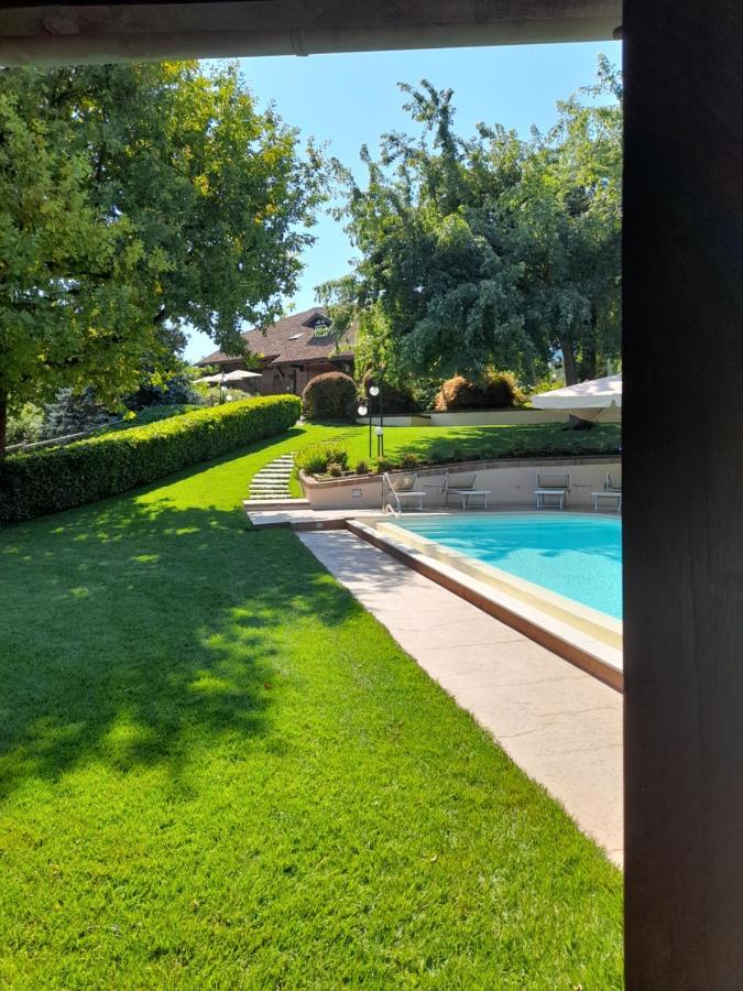 Tenuta Degli Angeli Rossi Asti Exteriör bild