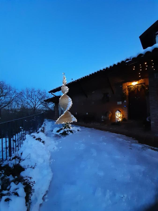 Tenuta Degli Angeli Rossi Asti Exteriör bild