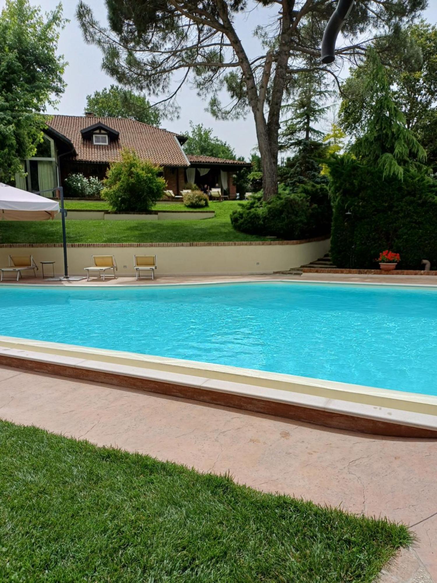 Tenuta Degli Angeli Rossi Asti Exteriör bild