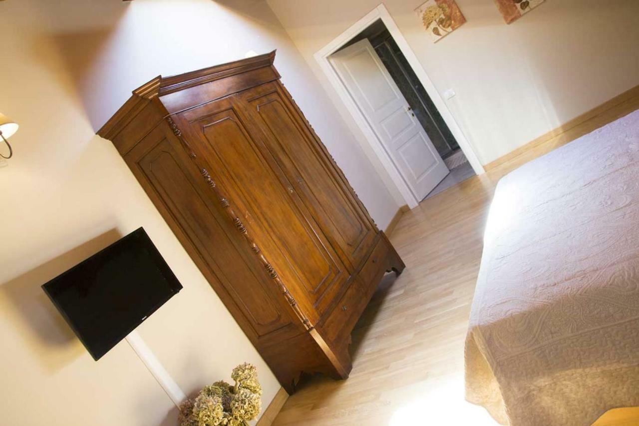 Tenuta Degli Angeli Rossi Asti Exteriör bild
