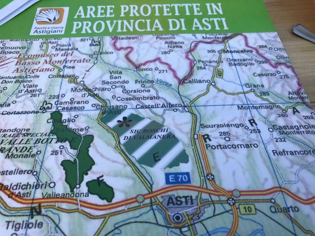 Tenuta Degli Angeli Rossi Asti Exteriör bild