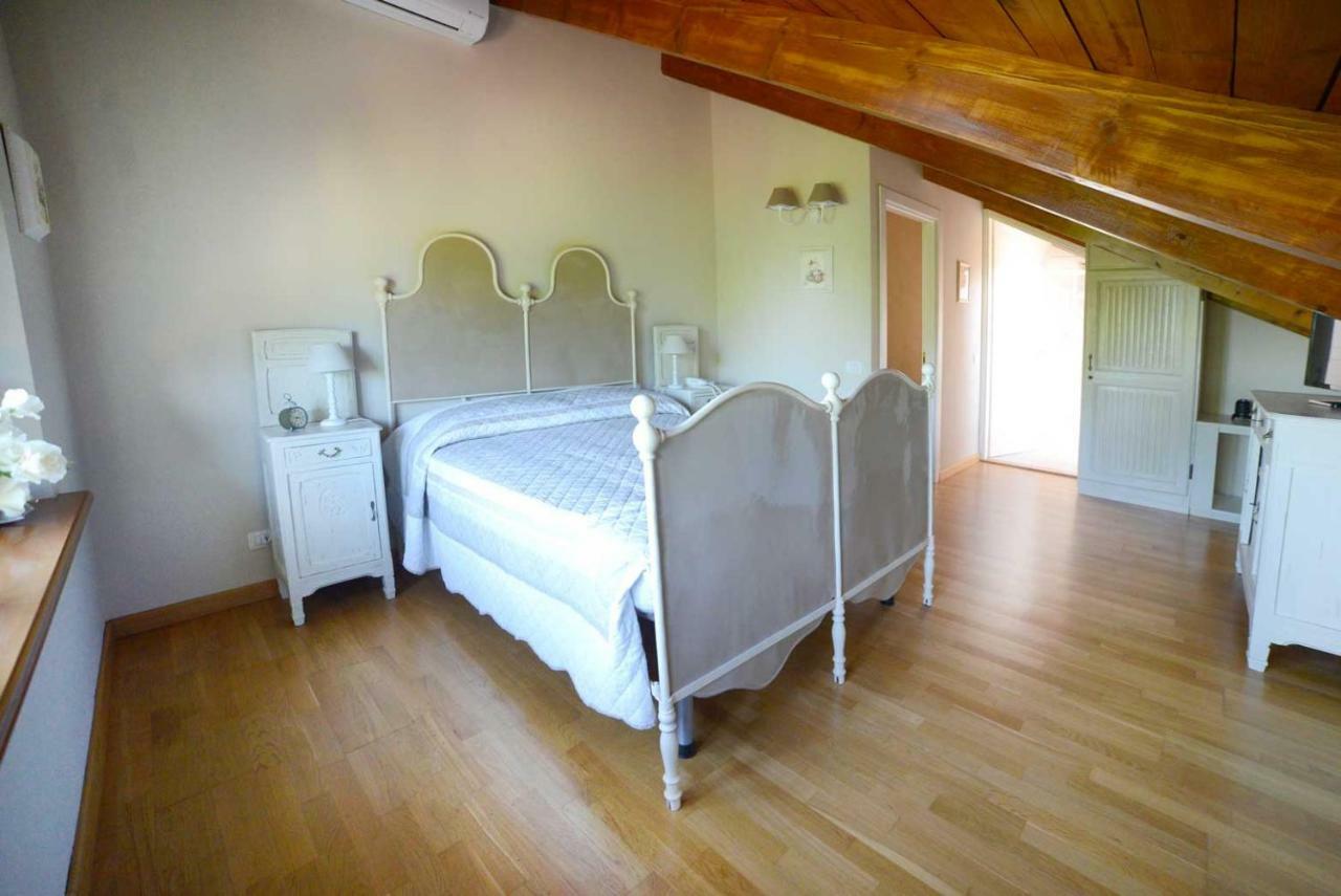 Tenuta Degli Angeli Rossi Asti Exteriör bild